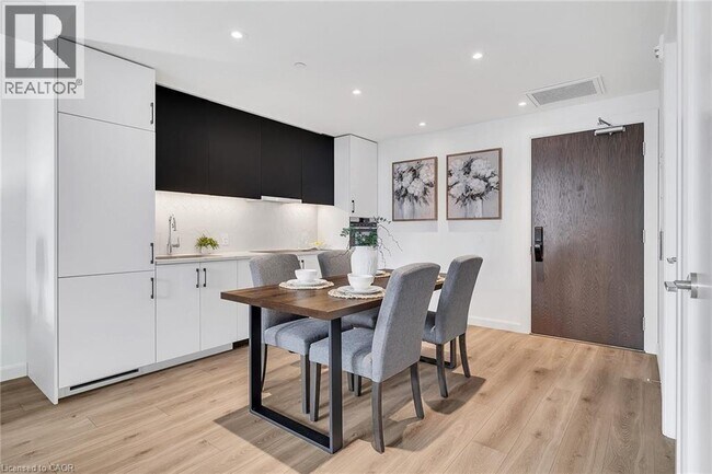 Photo - 741 King St W Unité 306