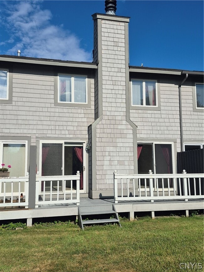 Photo - 489 Summerhaven Dr N