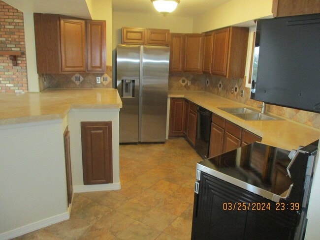 Photo - 2000 W Willis