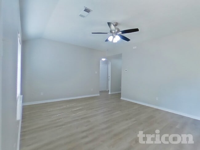 Photo - 224 Kellyn Ct