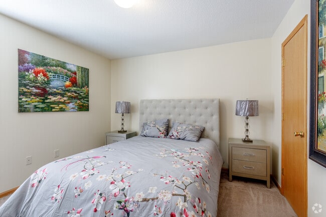 3BR, 1.5BA - 1200 SF
