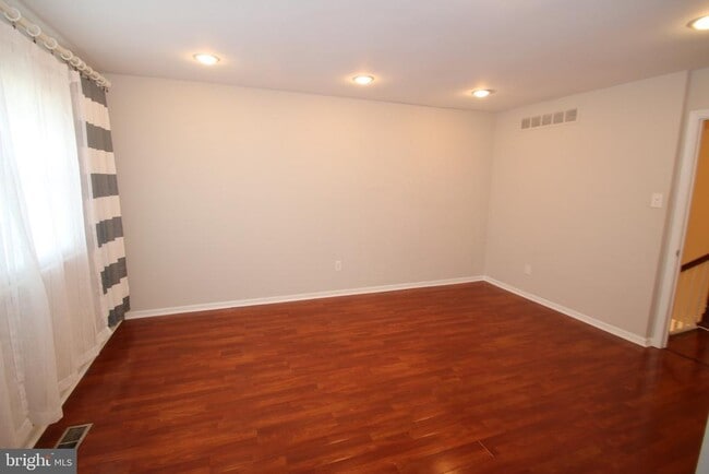 Photo - 3478 Coventry Pl
