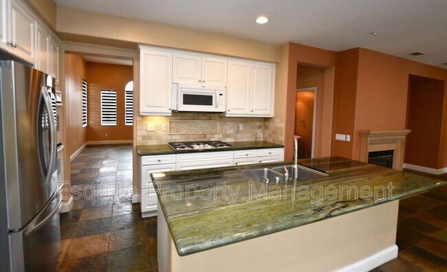 Photo - 621 Riviera Ct