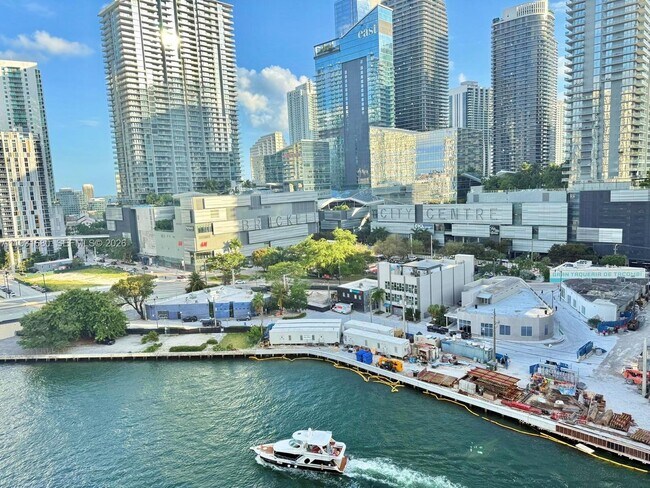 Photo - 92 SW 3rd St Unidad 1503