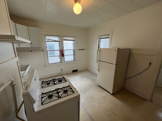 Photo - 5 Bed / 2 Bath House Located Downtown Madi...