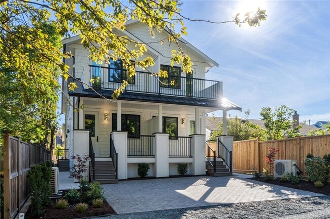 Building Photo - 149 First Ave W Unit D