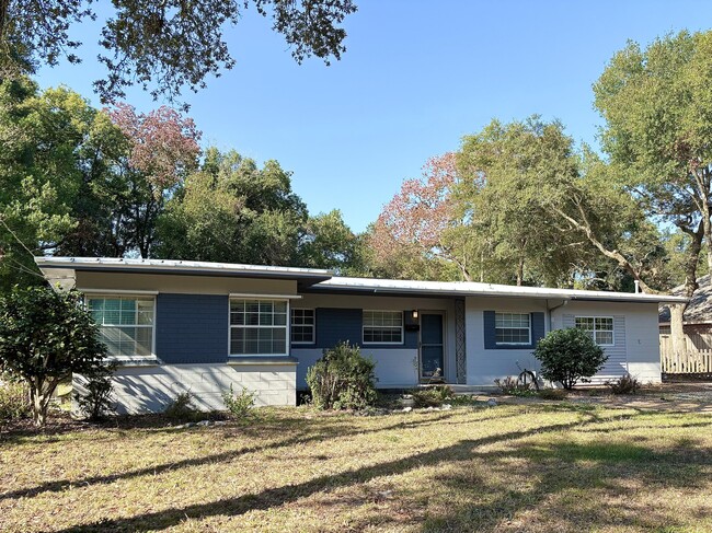 Photo - 32 Bay Dr SE