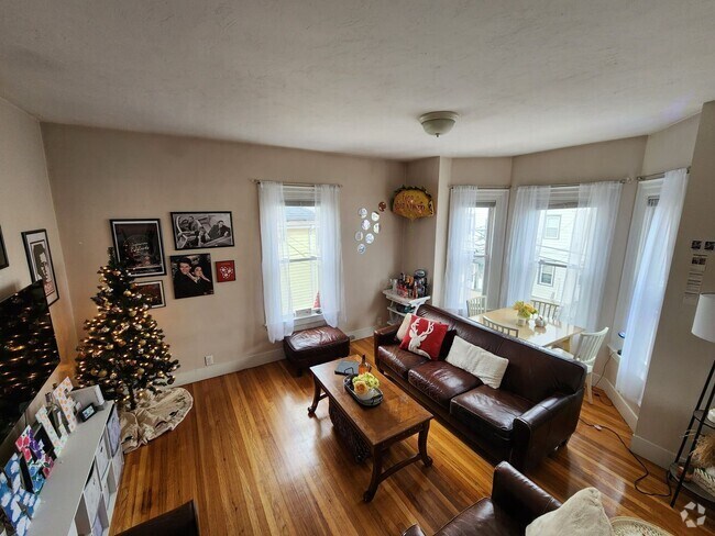 Building Photo - Top-notch and elegant apartment