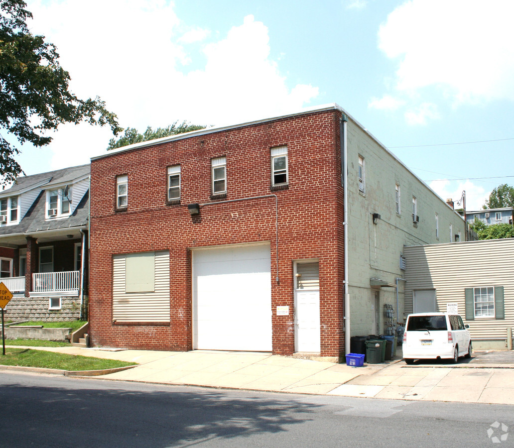 Front View - 2016-2020 Berryhill St Apartments