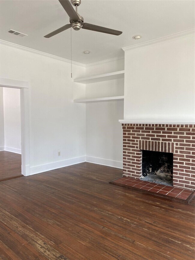 Photo - 709 E 11th St