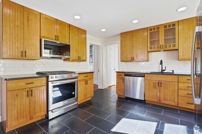 Building Photo - 30 Tuttle St Unit 2 Rental