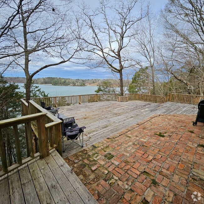 Building Photo - 2 Old North River Point Rental