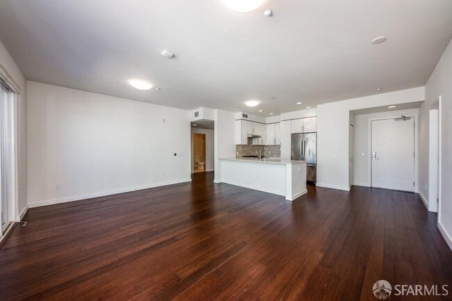 Building Photo - 50 Jerrold Ave Rental