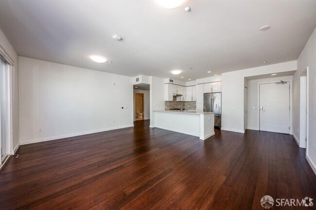 Building Photo - 50 Jerrold Ave Rental