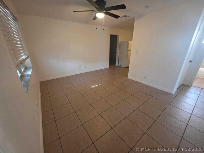 Building Photo - 404 NE 4th St Unit 1