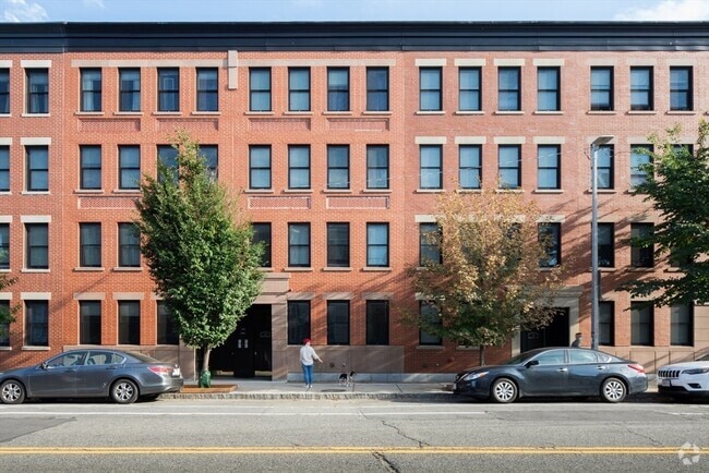 Building Photo - 45 Chelsea St Unit 2 Rental