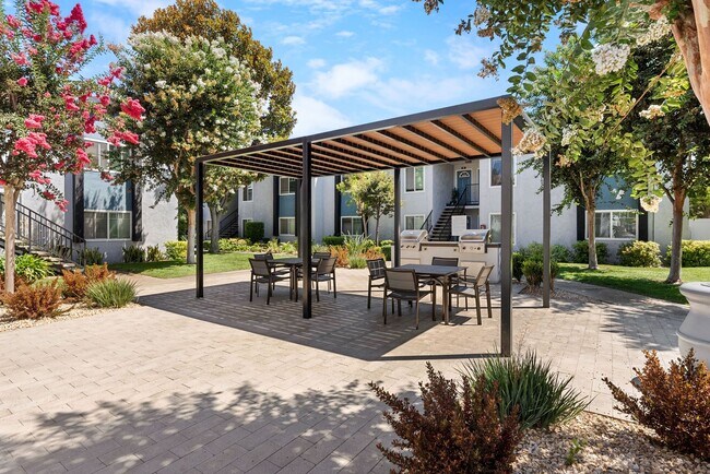 Villa Serrano Apartment Homes