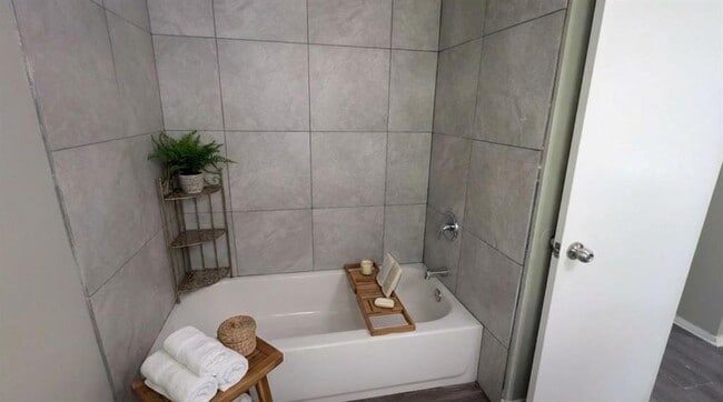 Photo - 1711 Burton Dr