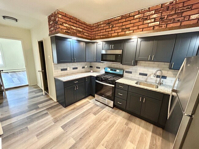 Building Photo - 108 W Girard Ave Unit 3rd Floor Rental
