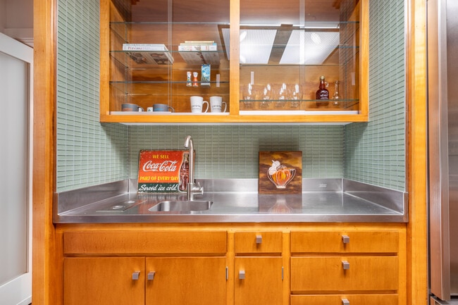 Photo - 111 W Charlton St