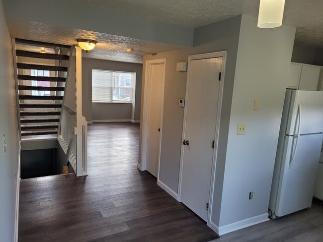 Photo - 872 Upholland Ln