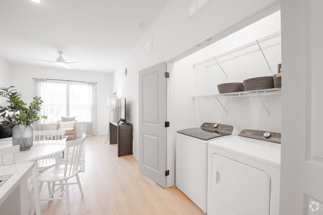 2BR, 2BA - 1,147SF - In-unit Laundry