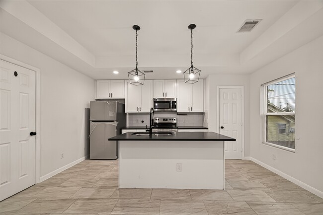 Photo - 4302 Hirsch Rd