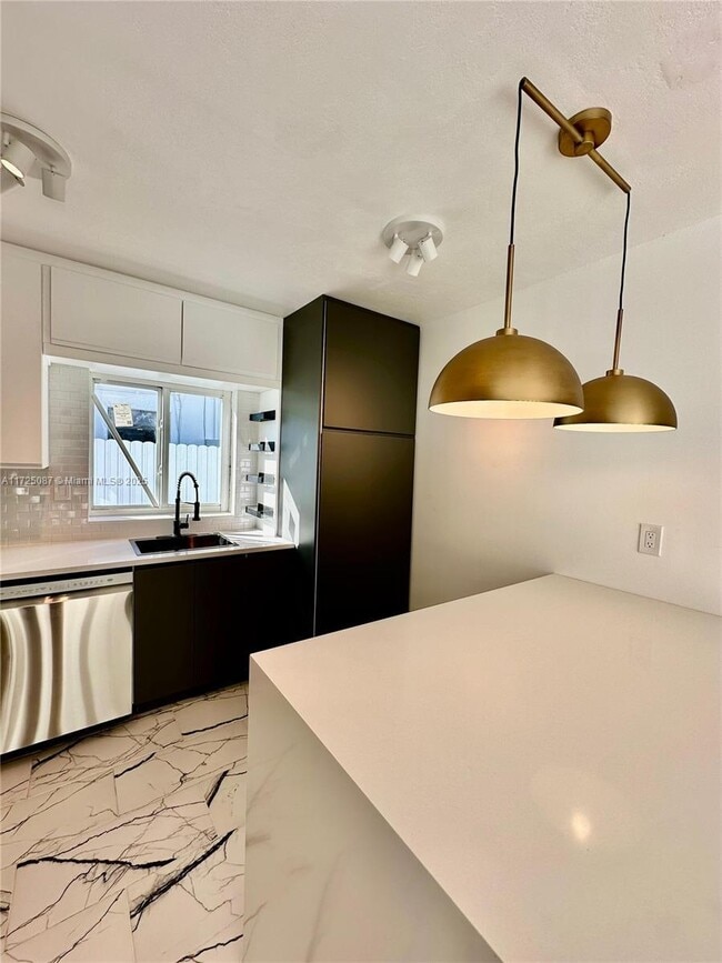 Photo - 3 bedroom in Hallandale FL 33009