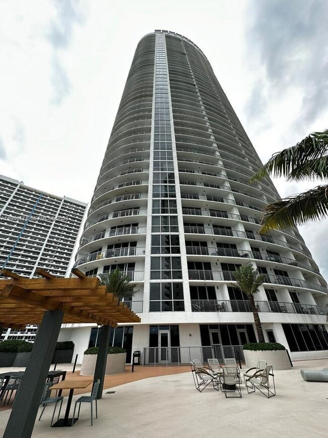 Building Photo - 1750 N Bayshore Dr Unit 3109