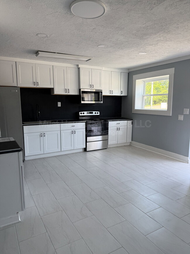 Photo - 404 W Main St