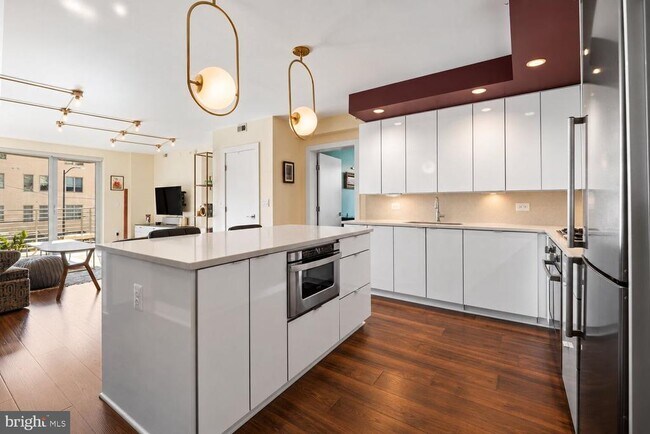 1311 13th St NW Unit 206
