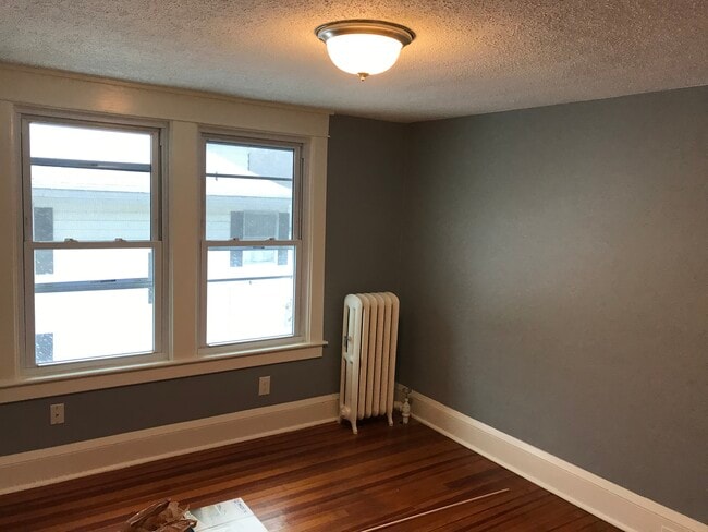 Liv rm - 12 Hazelwood Ter Unit 2