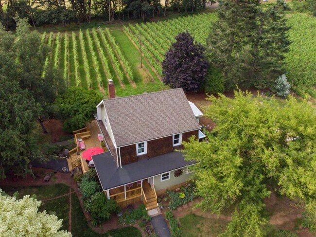 Photo - Beautifully Renovated 5 Bedroom Farmhouse outside of Newberg