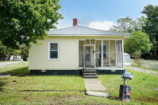 Building Photo - Charming 2-Bedroom Home in Burlington