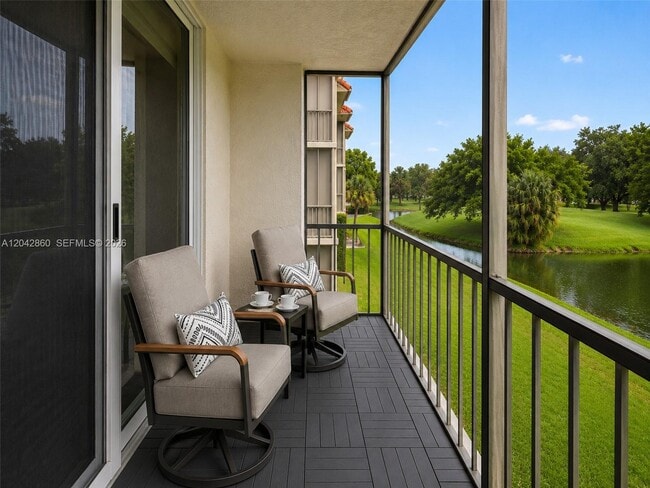 Building Photo - 800 S Hollybrook Dr Unit 205