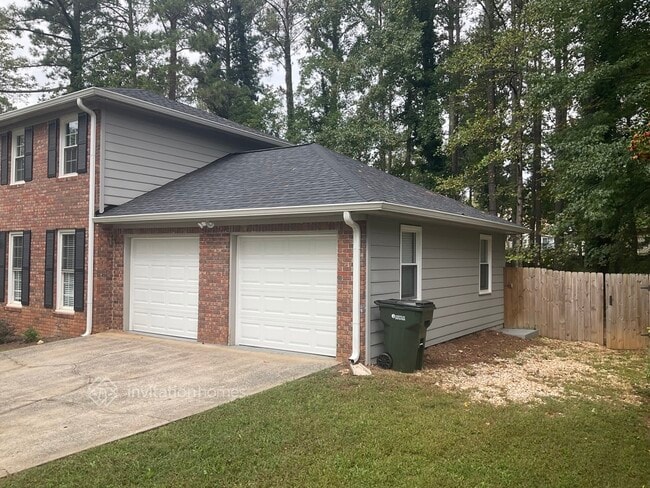 Photo - 1396 Rhododendron Dr NW