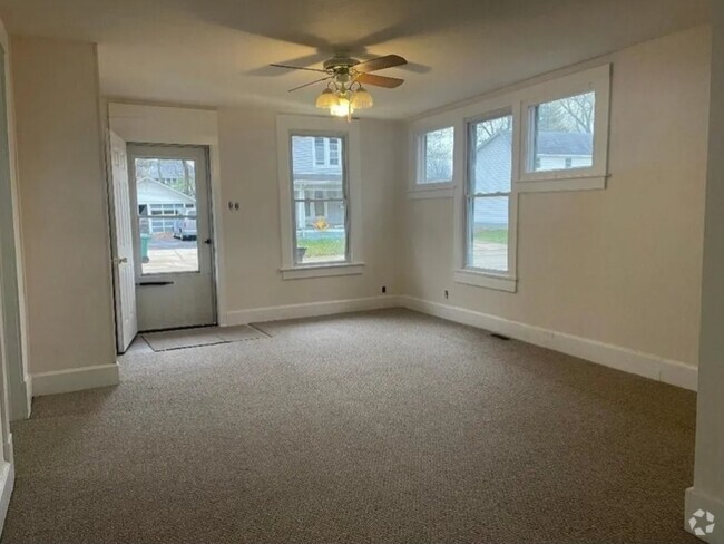 Building Photo - 1028 9th St Unit Lower Rental