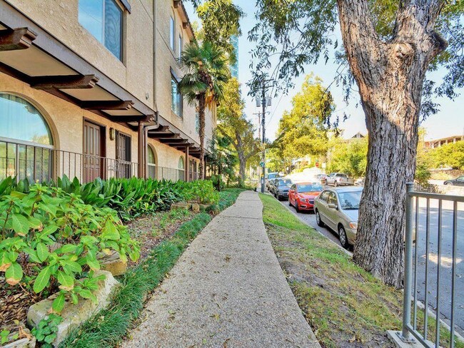 Photo - 505 W 7th St Unit 202