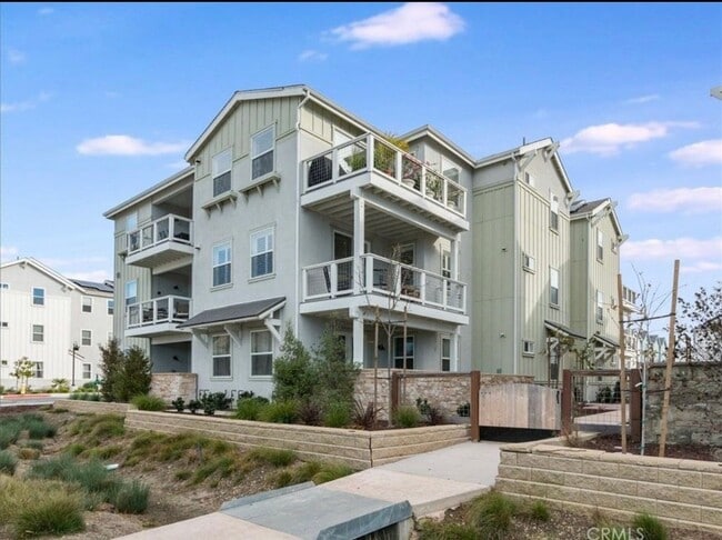 Building Photo - 2 Bedroom 2 Full Bath Condo with Stunning Views and Energy Savings