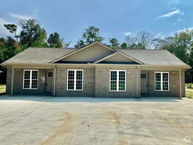 Building Photo - Great Location close to Athens! NEW & MOVE... Rental