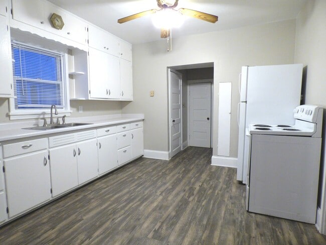 Cocina - 1510 13th Ave E