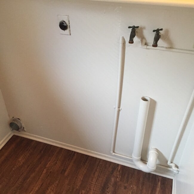 Washer / dryer hookups