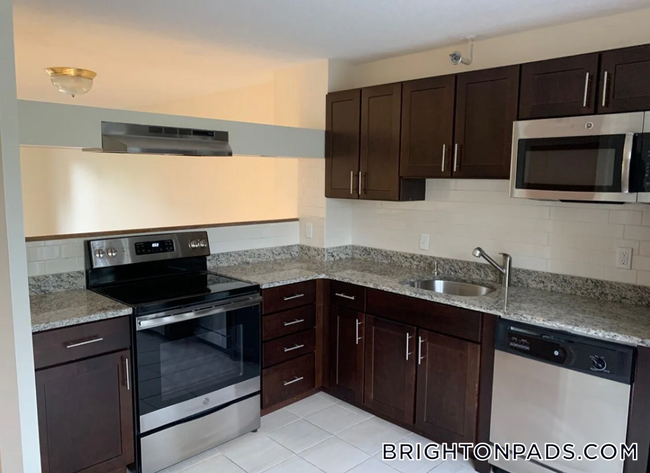 Building Photo - 154 N Beacon St Rental