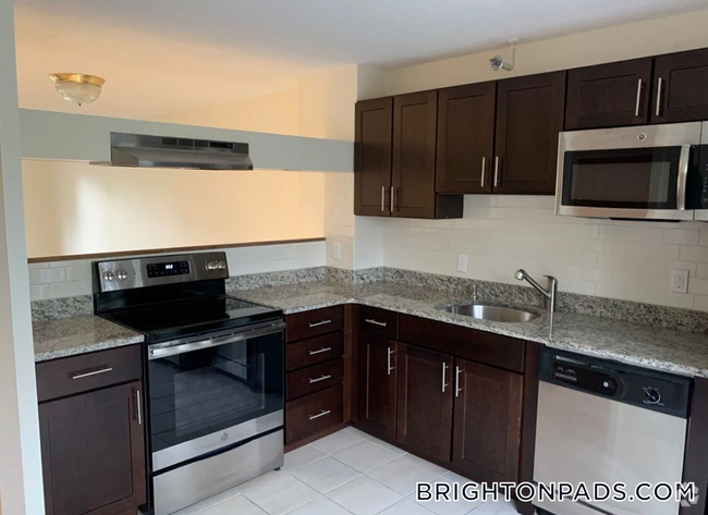 Building Photo - 154 N Beacon St Rental
