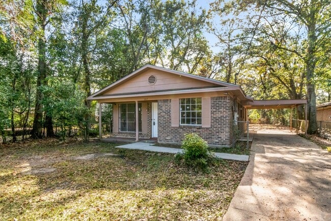 Photo - Charming Brick Home Close to Downtown Mobile and Quick Access to I-10!
