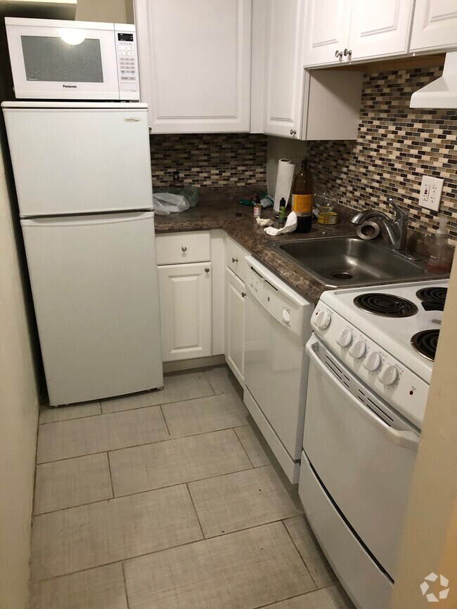 Building Photo - 58 Trowbridge St Rental