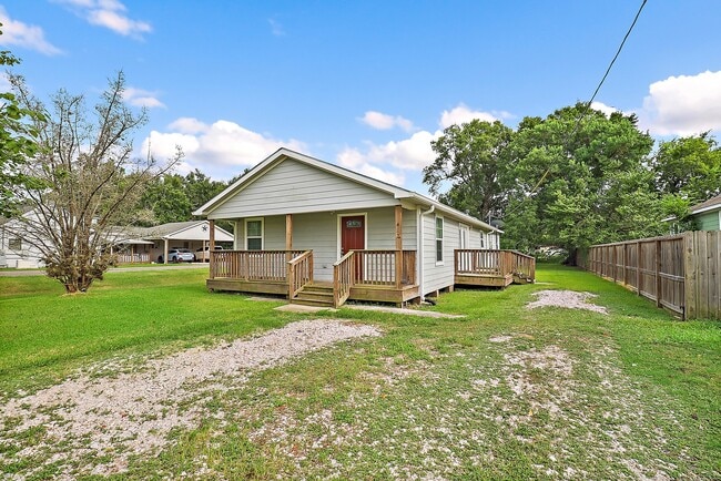 Building Photo - 412 Stowell St