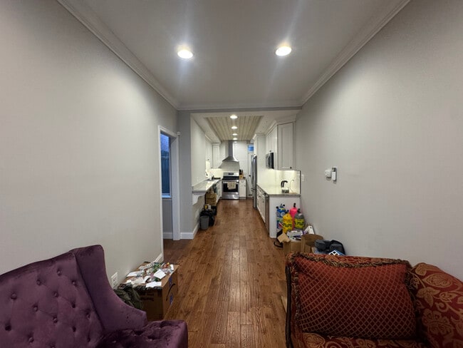 812 W 34th St