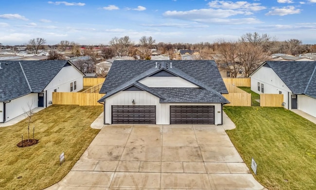 Photo - Don't Miss Out on this beautiful Duplex!