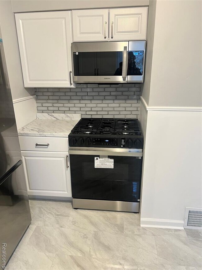 Photo - 18558 Woodland St